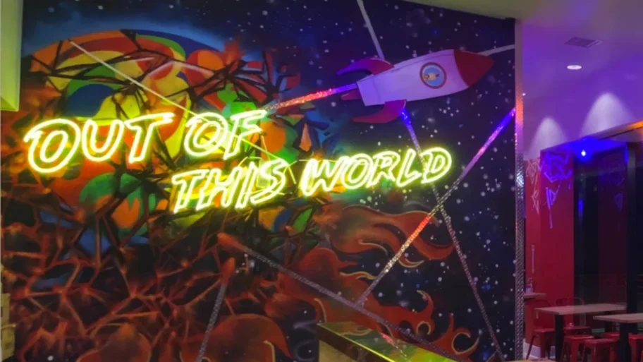 daves-hot-chicken-wilshire-blvd-los-angeles-ca-interior-mural